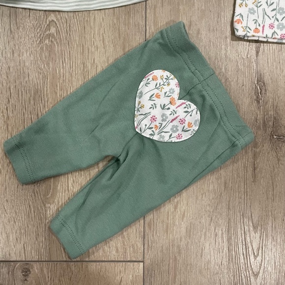 Carter’s baby girl 3 pieces set - Picture 4 of 6